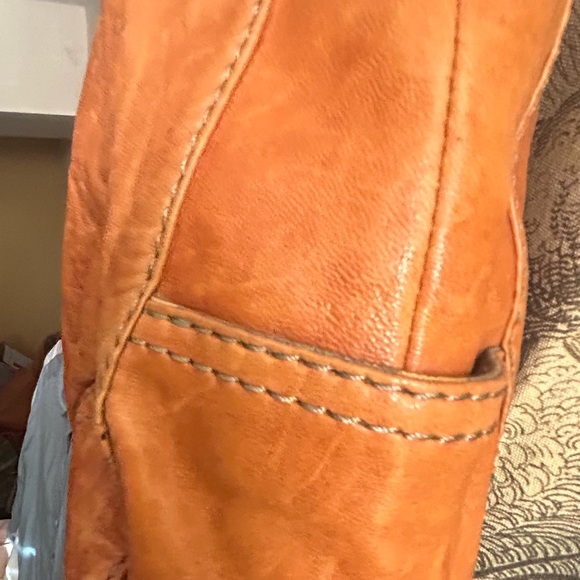 Fossil Distressed Leather Large Shoulder Bag Key Charm - Picture 14 of 14